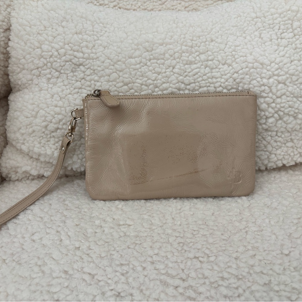 Tan Wallet WITH CHARGER by Handbag Butler